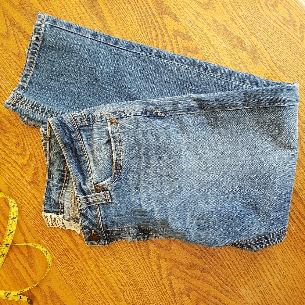 Aeropostle Capri Pants straight leg denim 9-10 Woman’s Distressed Capri …